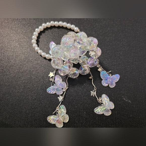 Iridescent Butterfly Chandalier Charm - Picture 3 of 3